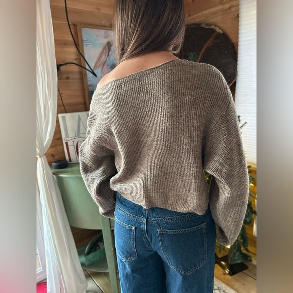 She and Sky  Sweater Womens Medium toffee/brown Cropped Twist Front crop top NWT - Picture 4 of 8